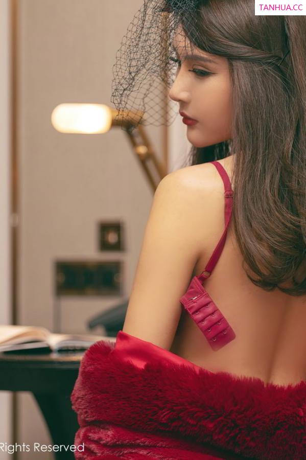 SOLO-尹菲  [XiuRen]高清写真图 2021.06.16 VOL.3548 Emily尹菲第26张图片
